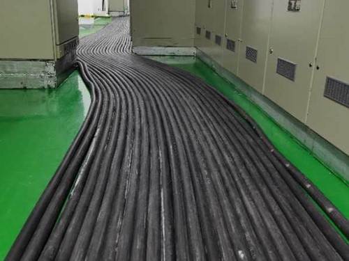 成县如何根据理论计算公式计算温度对特定电压测量结果的影响?