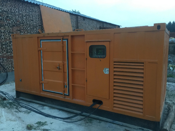 成县发电机组长期使用中，电缆线的敷设路径有哪些要求？